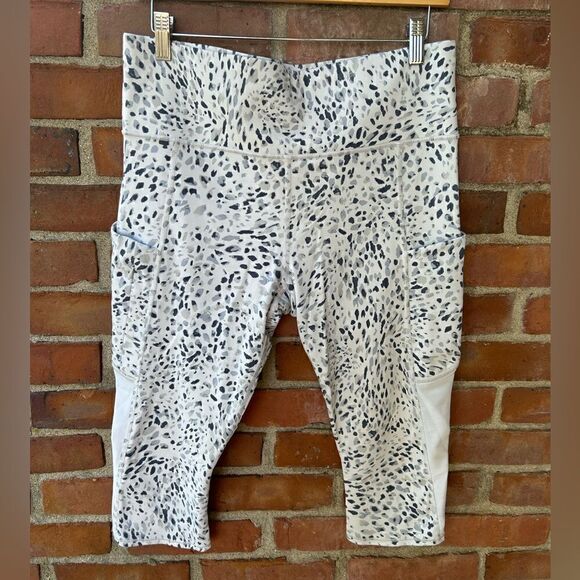 Athleta Spotty Up For Anything Mesh Capri Legging - Picture 2 of 5